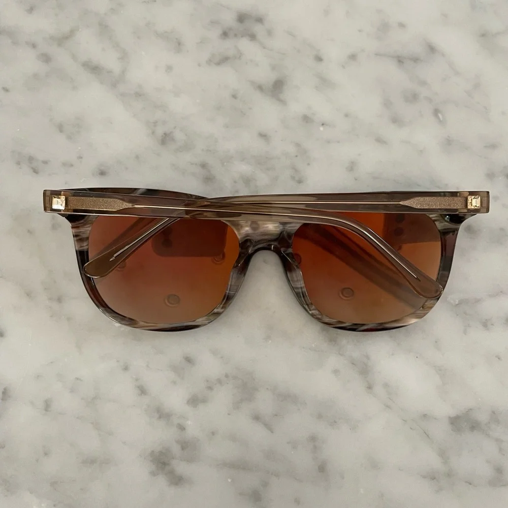 Vera Wang Sunglasses - Picture 3 of 4